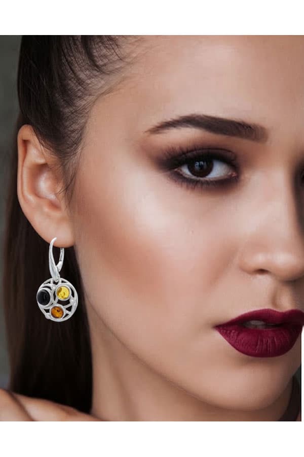 Boucles argent et ambre véritable, mannequin