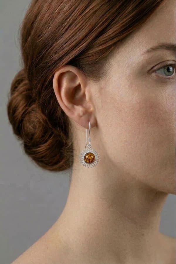 Boucles-Ambre-Fleur-&-Argent,mannequin