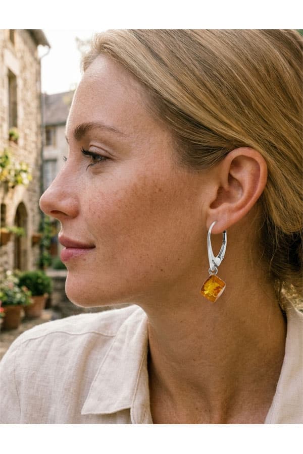 Boucles d'oreilles cube en ambre – Image 4