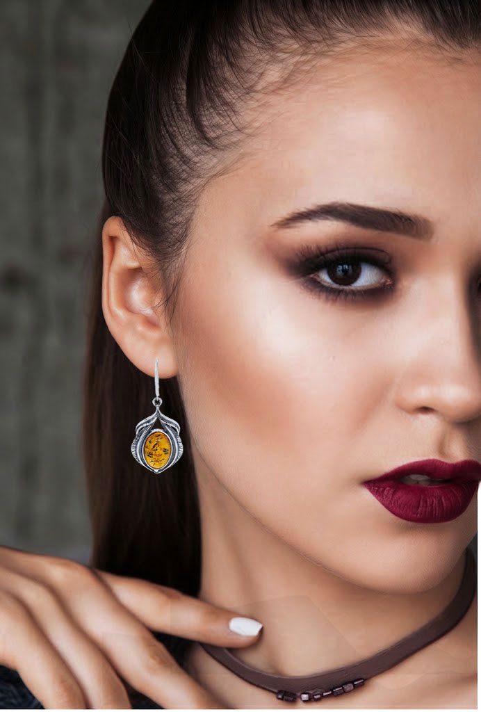 Boucles d'oreilles pendantes, mannequin femme