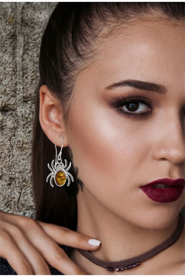 Boucles-Araignée-Ambre-et-Argent,-mannequin