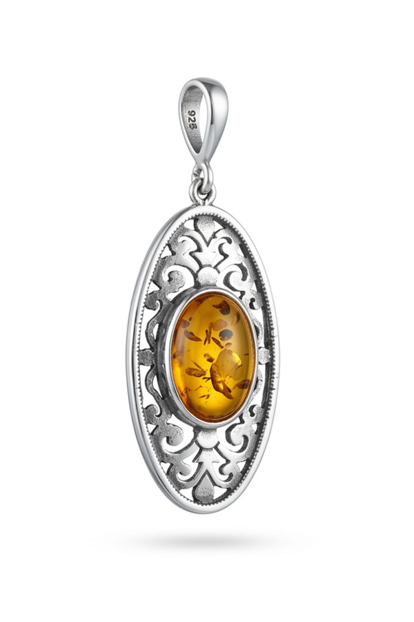 Pendentif ambre et argent ciselé